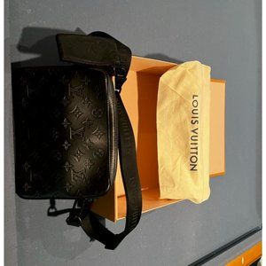 Louis Vuitton Duo messenger monogram shadow leather all black cross body bag